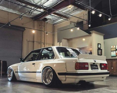 BMW E30 3 series white deep dish widebody slammed E36 Coupe, Bavarian Motor Works, Bmw Performance, Bmw E30 M3, Bmw E90, Bmw Classic, Bmw Series, Series Black, Sweet Cars