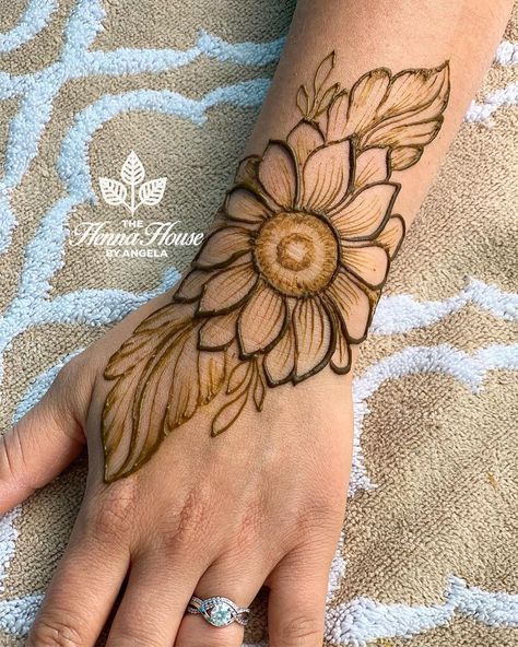 Henna Sunflower, Sunflower Henna, Tattoo Designs Hand, Tattoo Information, Khafif Mehndi Design, Henna Tattoo Designs Hand, Tattoo Prices, Mehndi Designs Book, Simple Henna