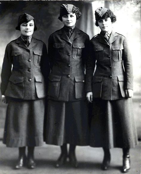 Marines First Accepted Women Enlistees 96 Years Ago | Mother Jones Women Suit And Tie, Women Marines, Women Activists, Marines Corps, Wwii Women, Women Veterans, Military Clothes, Navy Girlfriend, Military Girlfriend