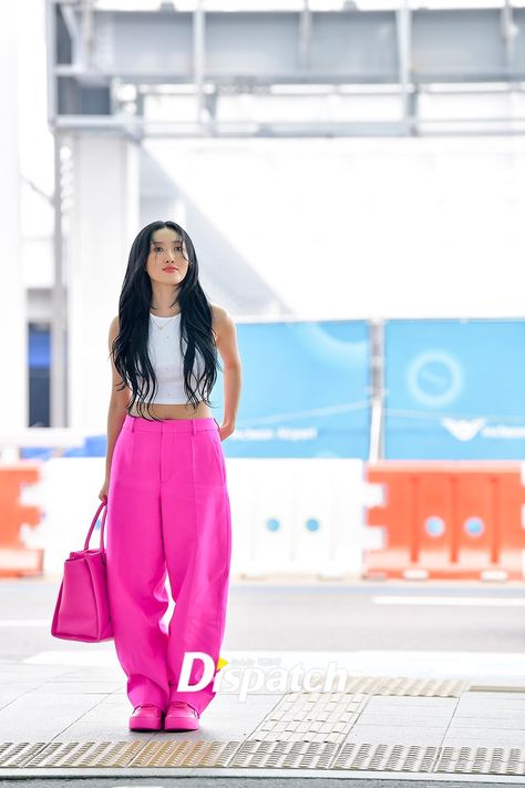 Pear Fashion, Queen Outfits, Womens Group, At Airport, Outfit Mujer, Asian Outfits, Press Photo, Kpop Outfits, Simple Outfits