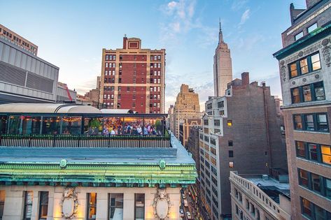 Magic Hour Rooftop Bar at the Moxy Times Square - Weekend brunch including cotton candy topped pancakes, fried french toast, and fancy fishbowls! Birthday Itinerary, Rooftop Brunch, Hotel Rooftop Bar, Nyc 2023, Hotel Rooftop, Outdoor Brunch, Bar And Lounge, Rooftop Dining, Nyc Food