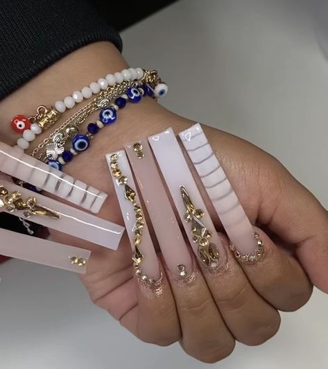 #follow #nailart #nailsofinstagram #nails #beautyblog #blogging #blogger #blog #longnails #acrylicnails Nail Designs Bling, Poppin Nails, Acrylic Nails Nude, 2023 Nail, A I, Diy Acrylic Nails, Ombre Acrylic Nails, Colored Acrylic Nails, French Tip Acrylic Nails