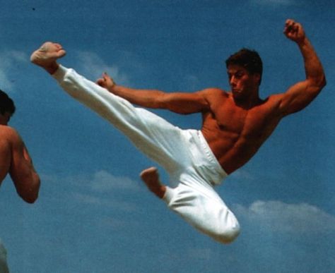 Jean Claude Van Damme doing a flying side kick :) Hard Motivation, 80's Movies, Karate Kick, Jean Claude Van Damme, Ripped Body, Johnny Cage, Van Damme, Dc Comics Characters, Marvel Comic Character