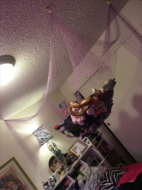 Stuffed Animal Hammock made from old fish netting! Over bed as a canopy, space saver!! Use ceiling hooks to secure. Fish net dyed purple to match favorite color. Can decorate net as you like! Love this!! Kids love it too! Plush Net Ideas, Fish Net Decor Bedroom, Stuffy Net, Plushies Net, Net Hanging From Ceiling, Net Over Bed, Net With Stuffed Animals, Teddy Hammock, Nets For Stuffed Animals