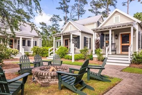 Cottage Courtyard, I Want A Family, Cottage Community, Tiny Home Community, Multigenerational House Plans, Multigenerational House, Pocket Neighborhood, House Community, Tiny House Village