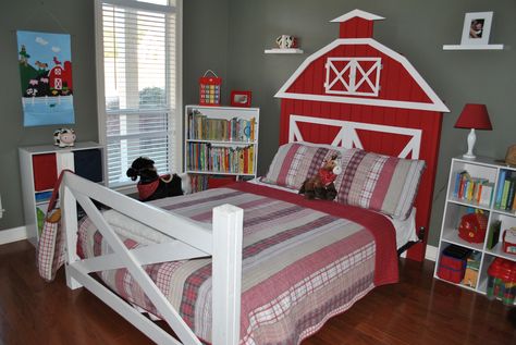 This would be very cute in a little boys John Deere room.  :) Boys Farm Bedroom, Farm Bedroom Decor, Farm Room Decor, Farm Bedroom, Farm Room, Barn Bedrooms, Kids Room Bed, Horse Room, Themed Kids Room