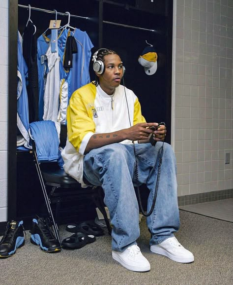 Carmelo Anthony Outfit, Carmelo Anthony 2000s, Nba Street Vol 2, 2000s Hip Hop Fashion, 2000’s Outfit, League Fits, Nba Pics, 2000s Fits, Kobe Bryant Pictures