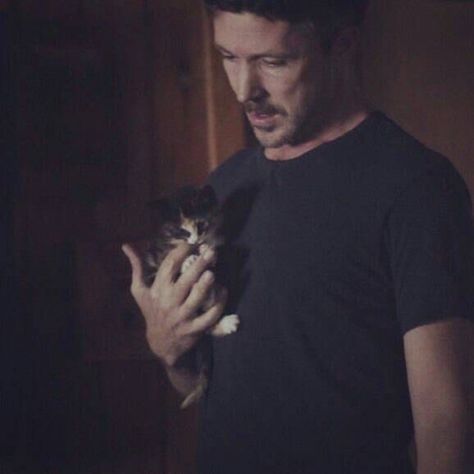 aidan gillen :3 Aiden Gillen, Lord Baelish, Men With Cats, Petyr Baelish, Project Blue Book, Aidan Gillen, John Boy, Nikolaj Coster Waldau, Queer As Folk