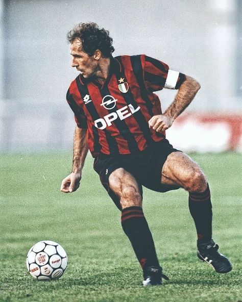 18.7k Followers, 88 Following, 1,012 Posts - See Instagram photos and videos from Deztramilan (@deztramilan) Milan Photos, Franco Baresi, Football Heritage, Freestyle Football, Milan Wallpaper, Milan Ac, Sporting Legends, A.c. Milan, Legends Football