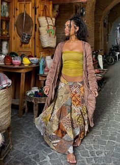 Indie Style Aesthetic, Hippie Aesthetic Outfit, Boho Aesthetic Outfit, Modest Cute Outfits, Earthy Outfits Aesthetic, Bohemian Travel, Boho Fits, Fairy Outfit, Bohemian Style Clothing