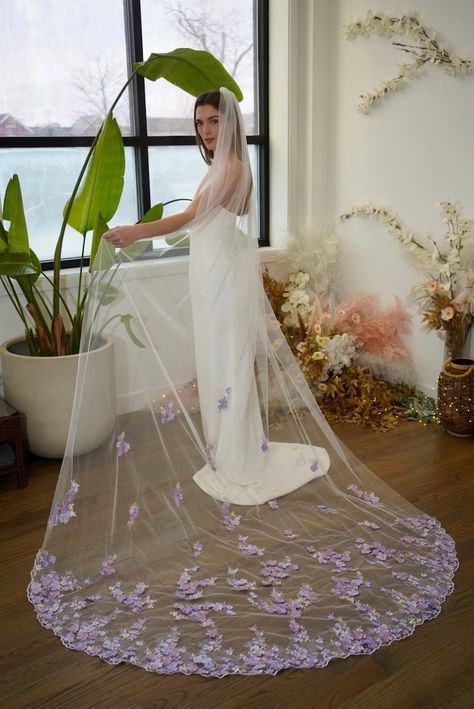 Lavender Floral Embroidery Bridal Veil Lavender Wedding - Etsy Colorful Veil, Lavender Veil, Types Of Veils, Veil Floral, Simple Veil, Floral Veil, Flower Veil, Beautiful Veil, Secret Garden Wedding