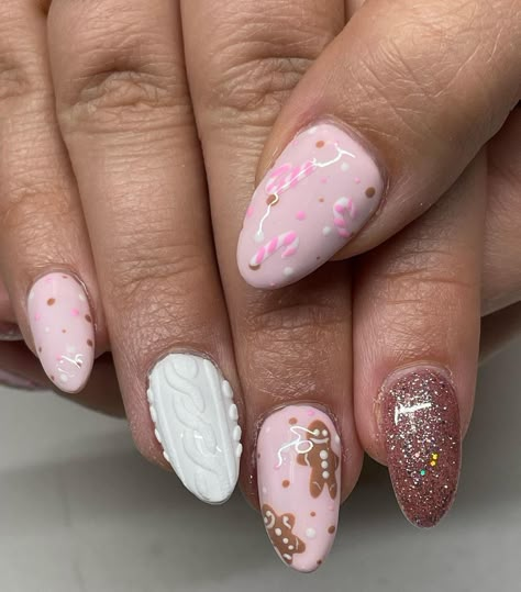 Quilted Nails Designs, Pink And Gold Christmas Nails, Pink Thanksgiving Nails, Winter Fall Nails, Quilted Nails, Gingerbread Nails, Nails Retro, Nails Winter Christmas, Pink Christmas Nails