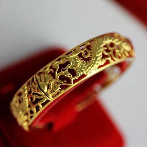 Gold Dragon Bracelet, Phoenix Bracelet, Jewelry Rings Unique, Dragon Wedding, Royal Jewellery, Chinese Gold, Chinese Accessories, Wedding Band Engraving, Dragon Phoenix