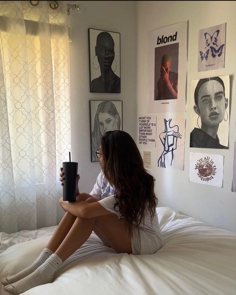 Alexa Esco Aesthetic, Clean Girl Morning Routine, Morning Routine Aesthetic, Girl Morning Routine, Routine Aesthetic, Study Room Decor, Instagram Ideas Post, Cozy Aesthetic, Bff Pictures