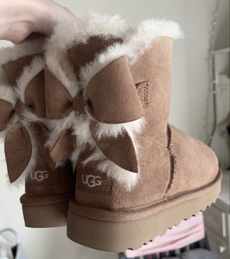 Cute Uggs, New Uggs, Fluffy Shoes, Dr Shoes, Pretty Shoes Sneakers, Shoe Wishlist, Cute Nikes, Girly Shoes, Shoe Inspo