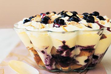 Trifle always makes a gorgeous centrepiece for the Christmas dessert table.--yum Limoncello Trifle, Lemon Madeira Cake, Hidden Italy, Pudding Recept, Blueberry Trifle, Heart Group, English Trifle, Trifle Recipes, Christmas Dessert Table