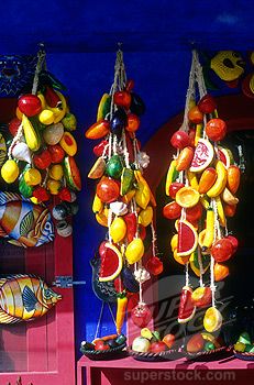 Frutas hechas de papel mache Mexican Market, Paper Clay Art, Mexican Colors, Frida And Diego, Native American Traditions, Mayan Art, Mexican Holiday, Mexican Crafts, Mexico Culture