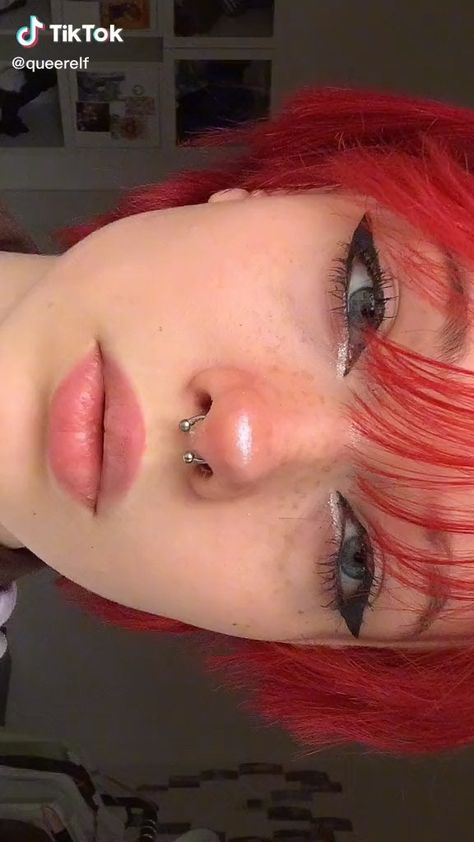 Simple Red Eyeliner Looks, Simple Emo Makeup Looks, Red Eyeliner Aesthetic, Ida Hrc, Emo Makeup Looks, E Girl Makeup, Red Hair Freckles, Red Eyeliner, Red Makeup