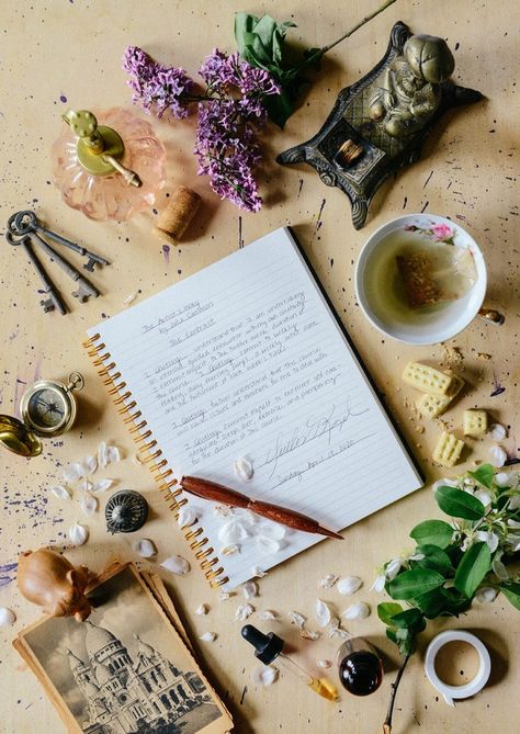 Writer Ideas Creative Writing, Creative Life Aesthetic, Creative Career Aesthetic, Creative Writing Aesthetic, Women Journaling, Writing Down Goals, Hobbies Aesthetic, Creativity Aesthetic, Creative Writing Inspiration