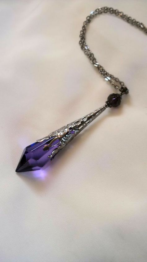 قلادات متدلية, Anting Manik, Pendulum Necklace, Pagan Necklace, Magical Jewelry, Fortune Telling, Purple Violet, A Necklace, Purple Crystals