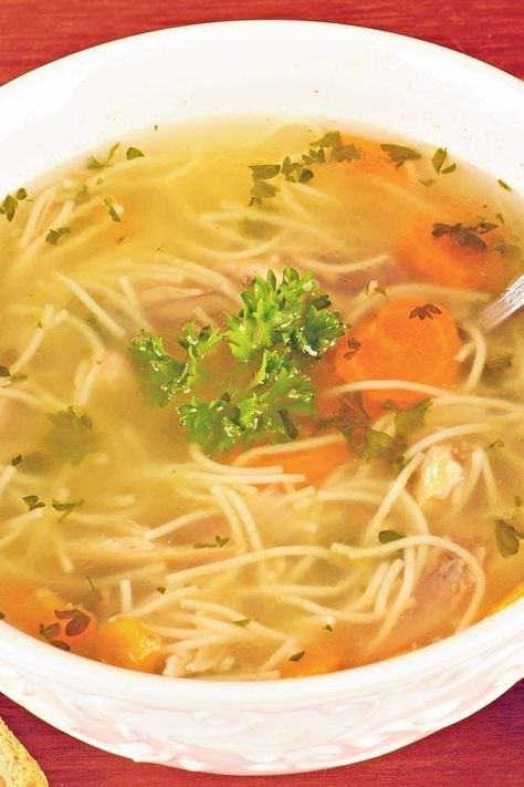 Weight Watchers Chicken Noodle Soup Recipe - A quick and easy healthy dinner recipe with celery, carrots, onions, thyme, parsley, and spaghetti. A kid-friendly recipe. Ready in 20 minutes. MyWW points: 1 Blue Plan Point and 3 Green Plan Points - 1 WW Freestyle Point and 3 SmartPoints Weight Watchers Chicken Noodle Soup, Quick Chicken Noodle Soup, Celery Recipes, Chicken Noodle Soup Easy, Weight Watchers Soup, Soup Chicken, Weight Watchers Chicken, Weight Watchers Soup Recipes, Mississippi Pot Roast