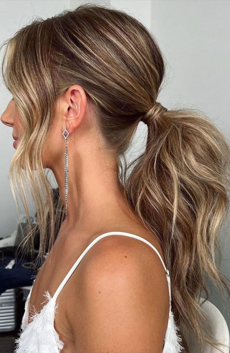 ponytail, textured ponytail, easy hairstyles, summer hairstyles 2023, summer hairstyle Textured Ponytail, Classy Updo Hairstyles, Ponytail Easy, Classy Updo, Half Updo, Creative Hairstyles, Wedding Hair And Makeup, Face Framing, Ponytail Hairstyles