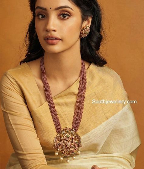 Terracotta Jewellery Designs, J Necklace, Long Haram, Neck Pieces Jewelry, Pure Gold Jewellery, Antique Necklaces Design, New Gold Jewellery Designs, Gold Earrings Models, Antique Gold Jewelry Indian