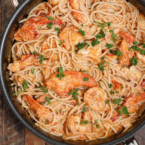 Seafood Pasta with Roasted Pepper Sauce - Broccoli Salad Recipe Easy, Roasted Red Peppers Recipes, Red Pepper Recipes, Seafood Dish Recipes, Roasted Pepper Sauce, Red Pepper Pasta, Roasted Red Pepper Sauce, Shrimp Scallops, Main Course Dishes