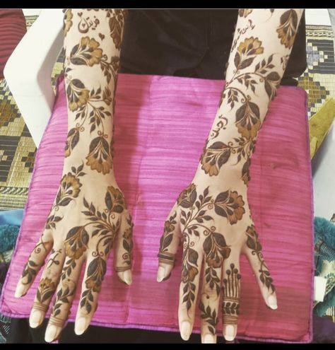 Tattoo Designs Hand, Khafif Mehndi Design, Floral Henna Designs, Designs Mehndi, Henna Tattoo Designs Hand, Legs Mehndi Design, Modern Henna Designs, Rose Mehndi Designs, Mehndi Design Pictures