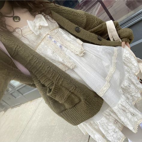 Soft Dreamy Aesthetic Outfits, Dark Natraulism Outfits, Layered Clothing For Women, Shabby Chic Outfit, Mori Kei Outfits Casual, Mori Style Outfits, Morikei Outfits, Aesthetic Cardigan Outfit, Mori Outfit