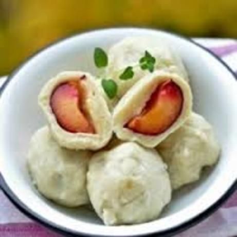 Polish Plum Dumplings Healthy Syrup, Plum Dumplings, Plum Recipes, Dumplings Recipe, Czech Recipes, Vegan Sugar, Dumpling Recipe, Polish Recipes, Classic Food