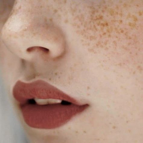 Vanessa Core, Natural Lip Stain, My Dark Vanessa, Women With Freckles, Lip Stains, Evelyn Hugo, Anne Shirley, Best Friends Aesthetic, Mia 3