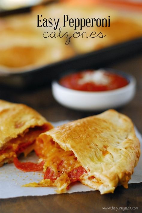 Pepperoni Calzone, Calzone Recipe, Gunny Sack, Frozen Bread Dough, Port Arthur, Bread Dough, Freezer Meals, Kid Friendly Meals, Pizza Recipes