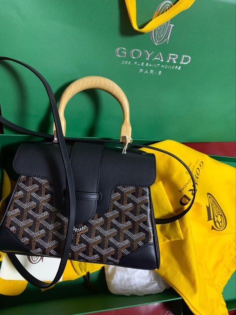 Goyard Saigon Mini Outfit, Goyard Saigon Mini, Goyard Saigon, Fancy Stuff, Mini Outfit, Goyard Bag, Bakery Logo, Bakery Logo Design, Brand Bags