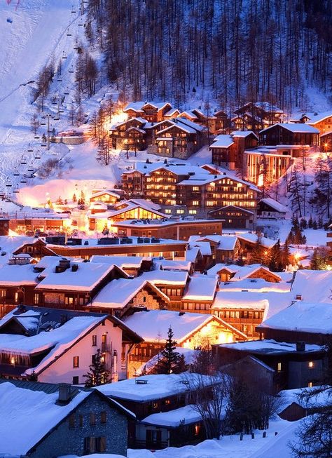 Val d'Isère, France Zermatt Switzerland, Best Ski Resorts, Winter Szenen, Ski Vacation, Your Favorite, Ski Holidays, Ski Area, Zermatt, Ski Trip