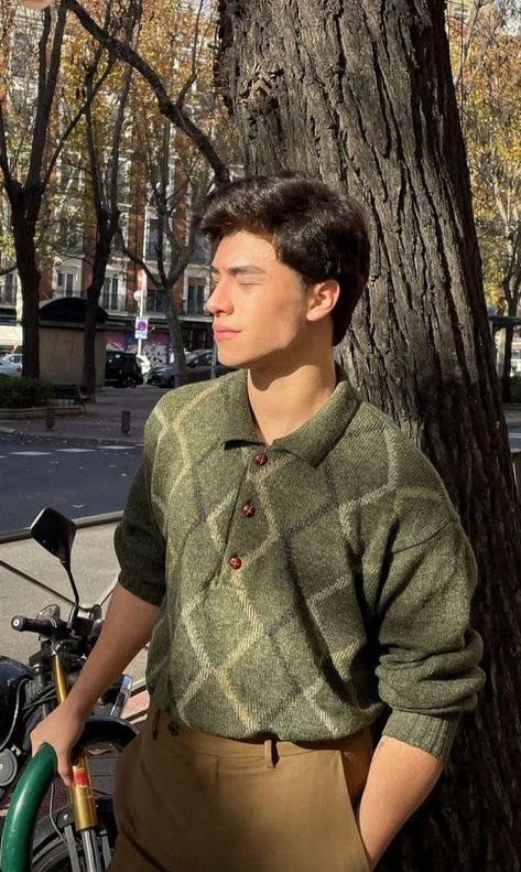 Academia Aesthetic Outfit Men, Soft Boy Outfits, Aesthetic Male Outfits, Soft Boy Aesthetic, Academia Aesthetic Outfit, Dark Academia Outfits, Fall Travel Outfit, Aesthetic Outfits Men, Classy Outfits Men