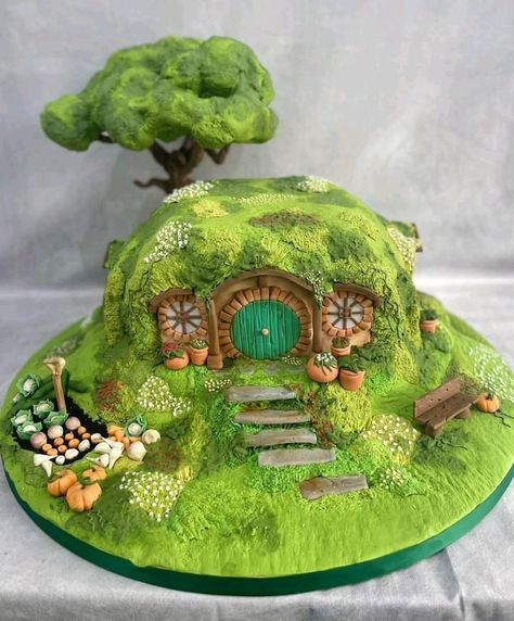 Hobbit Cake, 17. Geburtstag, Hobbit Party, Tinkerbell Cake, Fairy House Crafts, House Cake, Christmas Gingerbread House, Hobbit House, Novelty Cakes