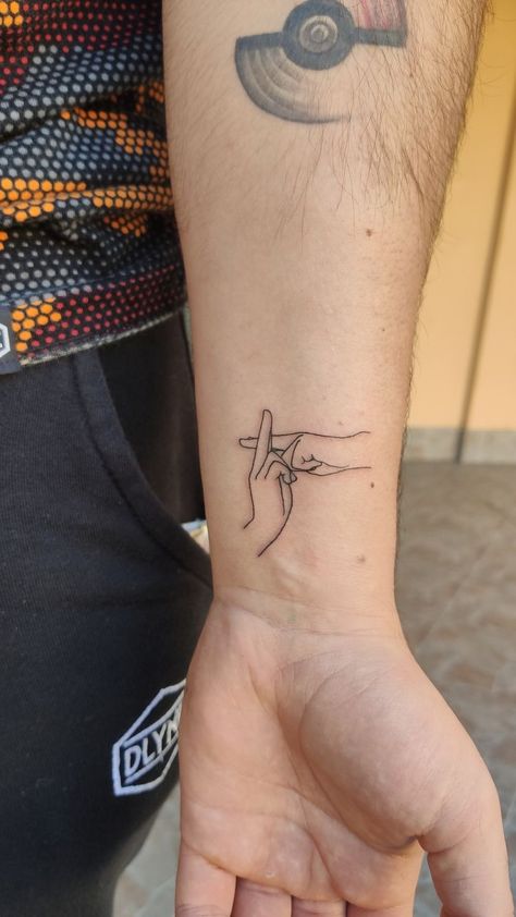 Naruto Hand Sign Tattoo, Anime Tattoos Hand, Cute Naruto Tattoo, Anime Finger Tattoos, Simple Anime Tattoo Ideas, Naruto Tatoos Ideas, Naruto Hand Tattoo, Small Naruto Tattoo, Tattoo Ideas Naruto