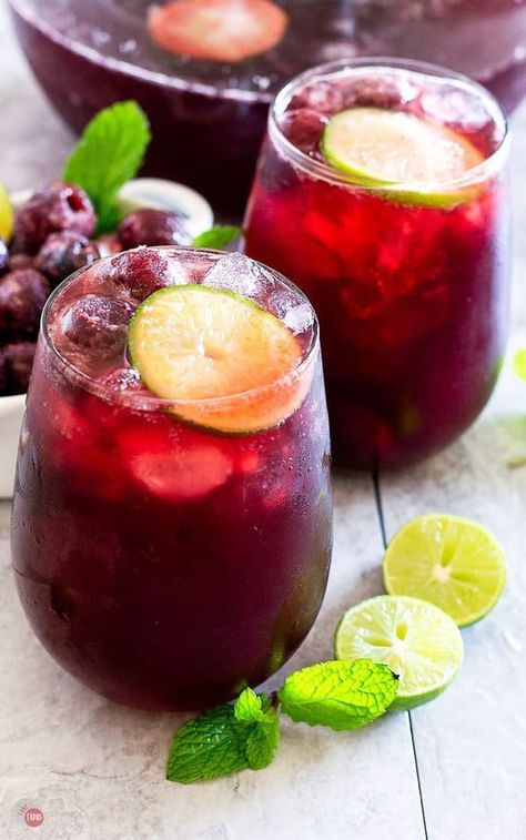 Cherry Limeade Punch - Cherry Vanilla Limeade with Cream Soda #recipe #alcohol #summer #homemade #spiked #punchrecipe #Cocktails #cherrylimeade #SummerCocktails #3IngredientCocktails #creamsoda Cherry Limeade Punch, Limeade Punch, Ice Cream Punch, Cherry Punch, Cranberry Sangria, Party Punch Recipes, Healty Dinner, Tart Cherry Juice, Cherry Vanilla