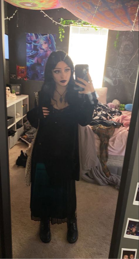 Goth At School, Christian Goth Outfits, Gothic Outfits For School, School Goth Outfits, Soft Gothic Outfits, Warm Goth Outfit, Goth School Outfit, Goth Fall Outfits, Lazy Goth Outfits