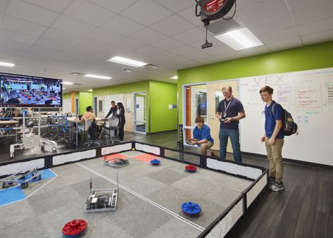 Stem School Design, Robotics Lab Interior Design, Stem Room Design, Robotics Organization, Robotics Classroom, Micro Teaching, Stem High School, Makers Space, Sustainable Schools