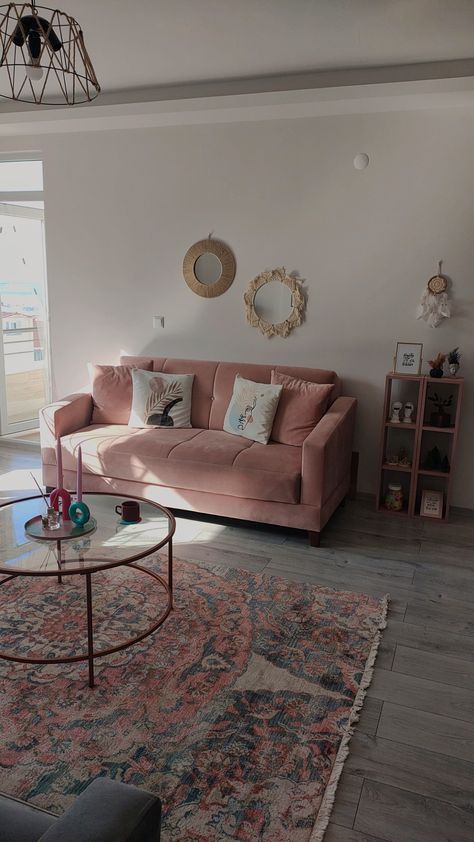 #home #livingroom #pink #bohem Pink Boho Salon, Summer Apartment, Bohemian Living Room Ideas, Living Room Pink, Pink Bohemian, Pink Living Room, Bohemian Living, Bohemian Living Room, Apartment Decor Inspiration