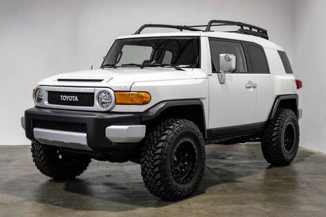 Lifted Fj Cruiser, Fj Cruiser Mods, 2014 Toyota Fj Cruiser, Modern Cars, Car Goals, Toyota Fj Cruiser, Fj Cruiser, Ac Power, Dream Car