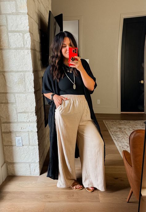 Plus Size Flowy Pants, Wide Leg Plus Size Outfit, Red Linen Pants Outfit, What To Wear With Wide Leg Pants, Wide Leg Pants Curvy, Better With Chardonnay, Plus Size Linen Pants Outfit, Summer Errands Outfit, Wide Leg Pants Outfit Plus Size