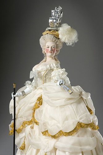 Marie Antoinette (at court)  The public only saw her as an arrogant Queen living lavishly—“Mme. Deficit”.  Ceremonial life at court demanded the royals make a grand display of themselves. “Court Dress” was required for state occasions. However, the Queen was known for her preference for simplicity in dress. The hostile public only saw her as a clothes horse, further adding to her unpopularity. Marie Antoinette 1938, Queen Marie Antoinette, Queen Of France, French Royalty, Rococo Fashion, 18th Century Costume, Court Dresses, 18th Century Fashion, French Revolution