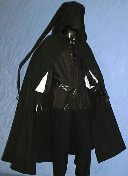 Dark Mage Outfit, Medieval Assassin Aesthetic Men, Fantasy Sailor Outfit, Medieval Thief, Fantasy Traveler Outfit, Thief Clothing, Thief Outfit, Larp Fashion, Cloak Outfit