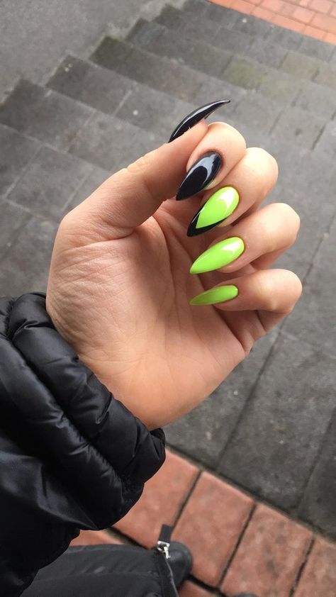 Steletoes Nails Short, Black And Neon Nails Short, Black Nails With Green Tips, Green Halloween Nails Acrylic, Pointy Halloween Nails, Neon Green Halloween Nails, Green Witchy Nails, Black And Neon Nails, Neon Halloween Nails