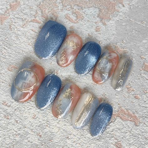 oval marble cat eyes press on nails with nail foil and glossy lines #pressonnails #nailart #nailsnailsnails #marblenails #cateyesnails Nailart Marble, Nail Foil, Foil Nails, Evening Sky, Marble Nails, Cat Eyes, Elegant Nails, False Nails, Press On Nails