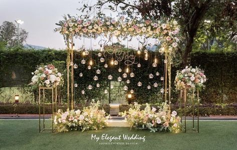 Engagement Decorations Indian, Engagement Stage Decoration, Wedding Reception Backdrop, Wedding Background Decoration, Booth Wedding, Wedding Stage Design, Dream Wedding Decorations, Wedding Planning Decor, Wedding Backdrop Design