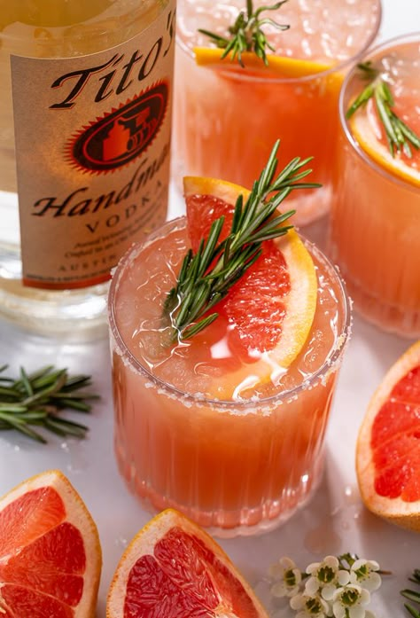 Grapefruit Vodka Drinks, Grapefruit Juice Cocktail, Salty Dog Cocktail, Grapefruit Drink, Dog Cocktail, Brunch Recipe Ideas, Chocolate And Raspberry Tart, Homemade Brunch, Grapefruit Bitters